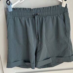Women’s Adjustable Shorts - Size M - Ruffled